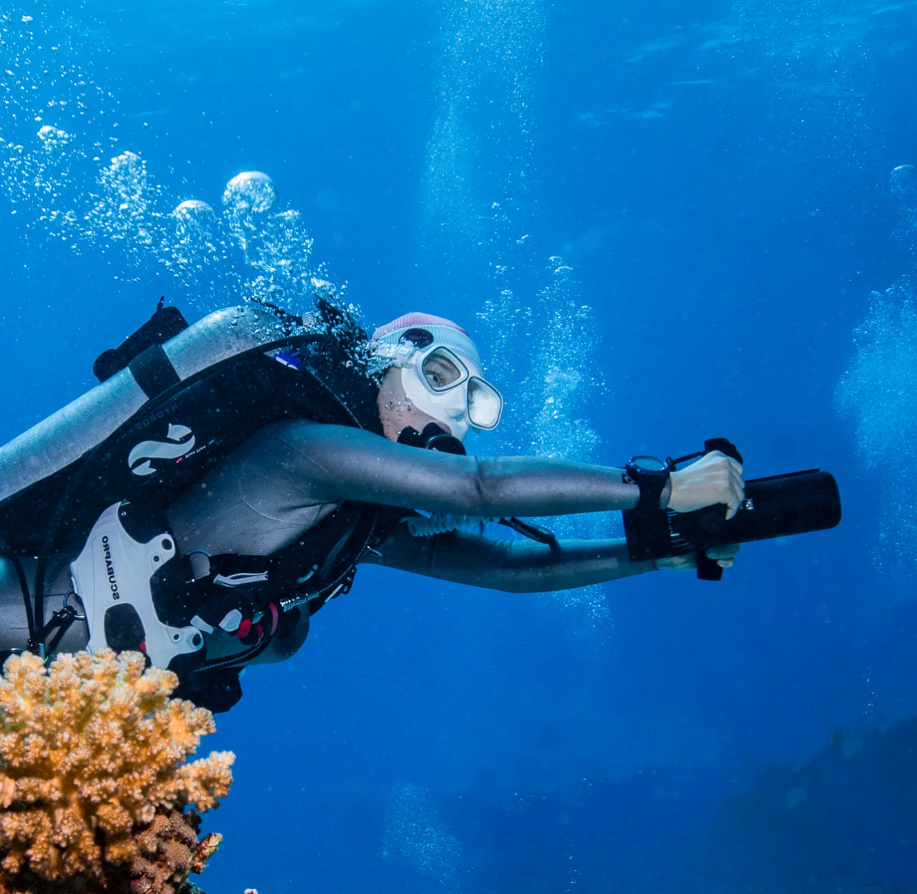 A diver navigating underwater with the compact and powerful Tedgix K5 sea scooter.